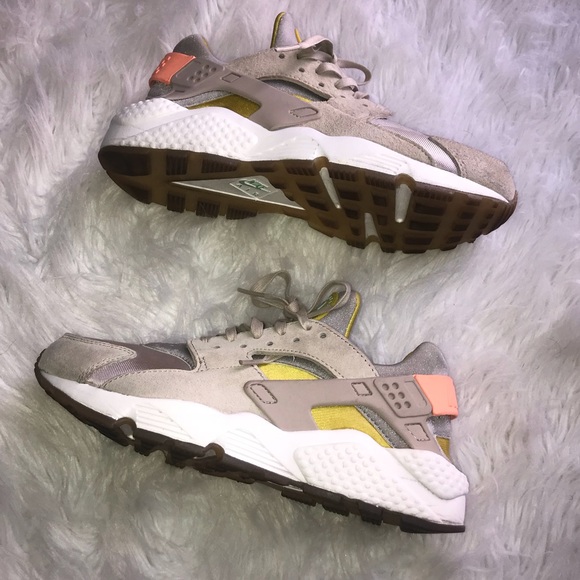 Nike Shoes - Huarache Run PRM